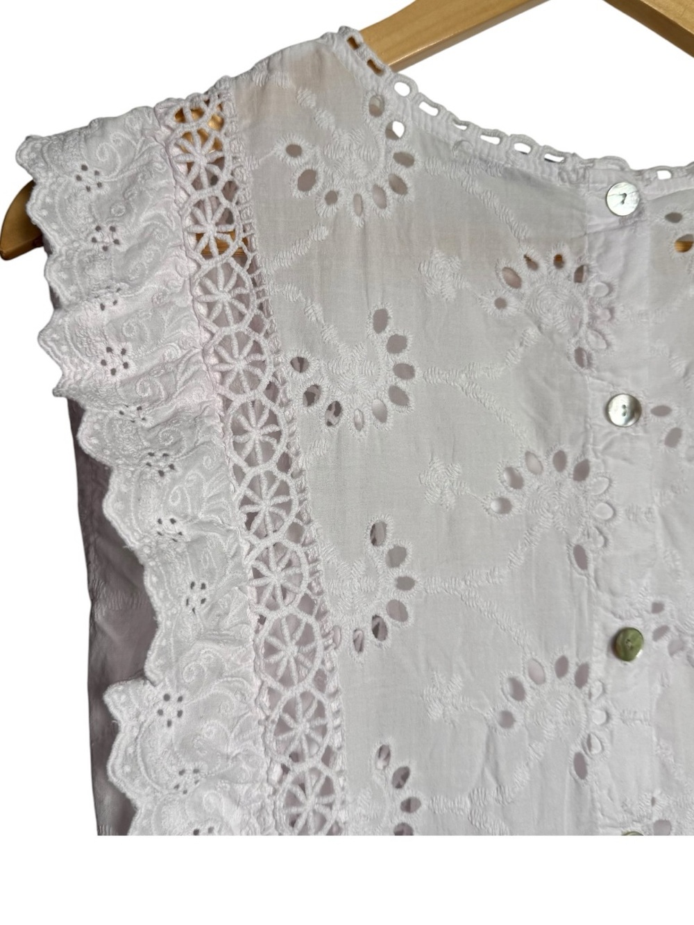 Lungo L’Arno Broderie Angleaise Eyelet Blouse Size Small White Sleeveless Italy - Picture 12 of 15